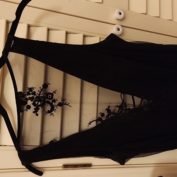 Express Lace Romper - Picture 3 of 4